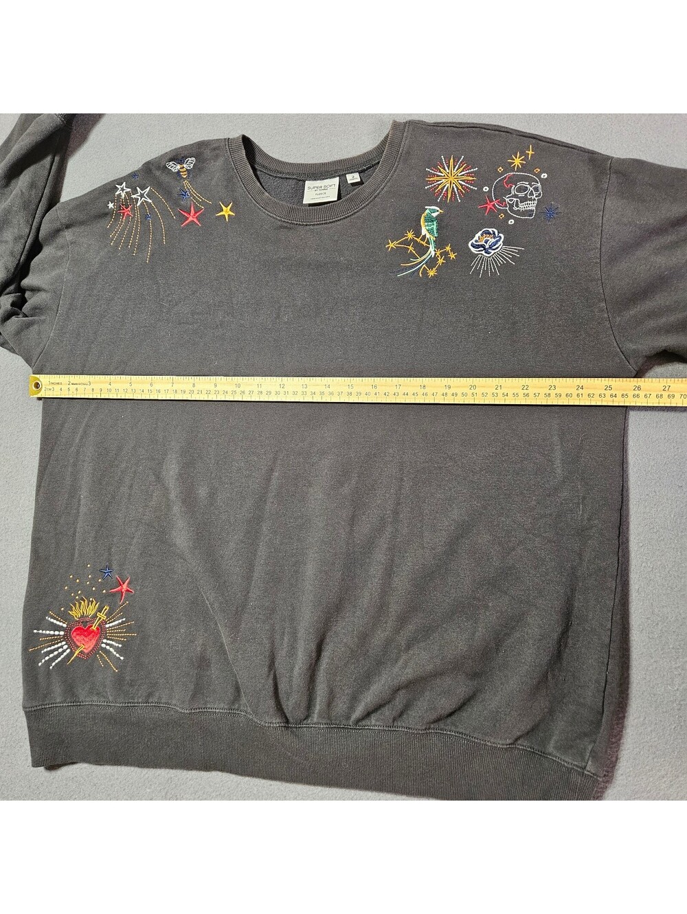 Torrid Size 2 2XL Gray Embroidered Skulls Crew Neck Sweater Super Soft Women - Picture 8 of 9